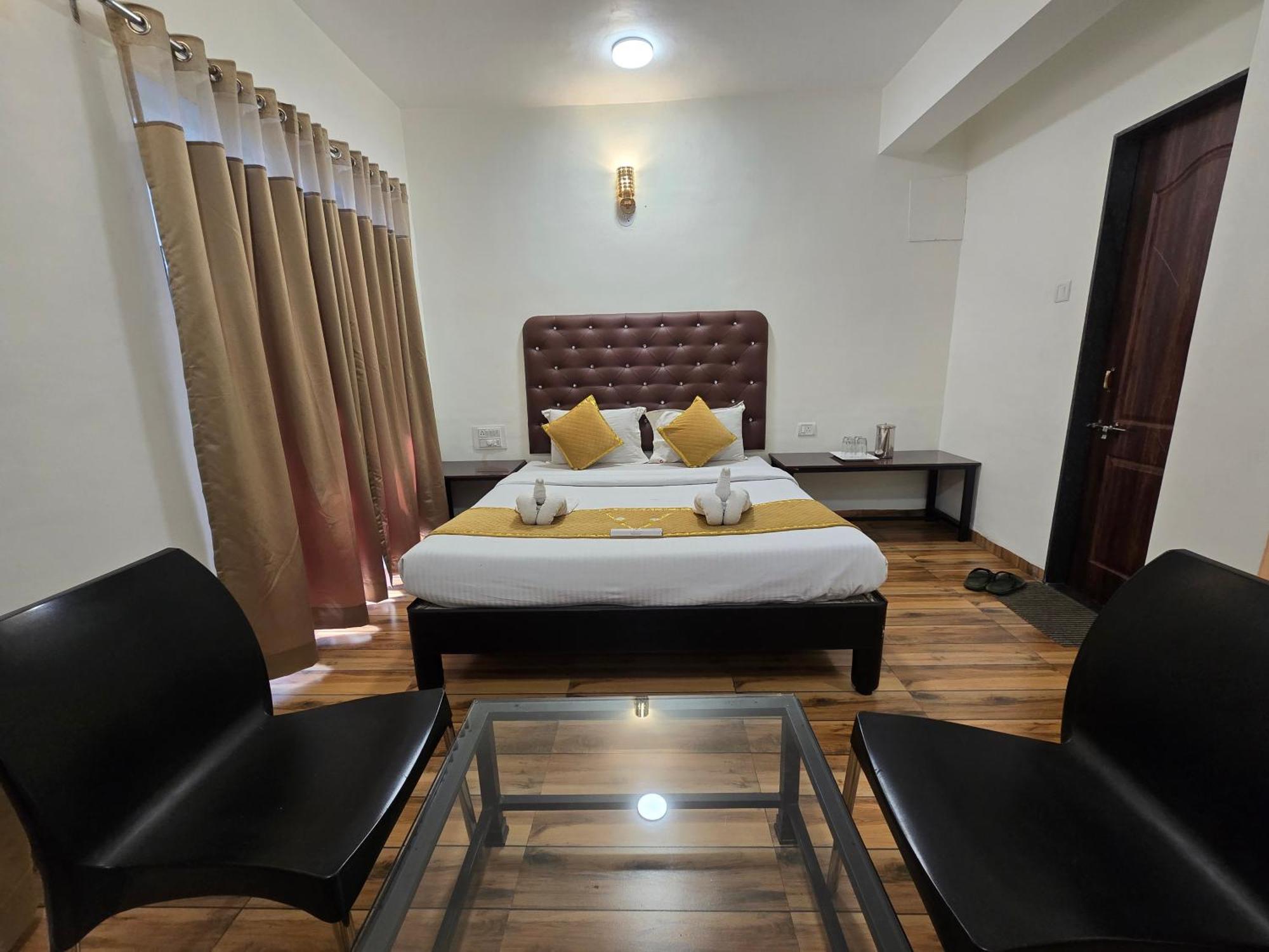 Hotel Vyankatesh & Pure Veg Restaurant Mahābaleshwar Exterior foto