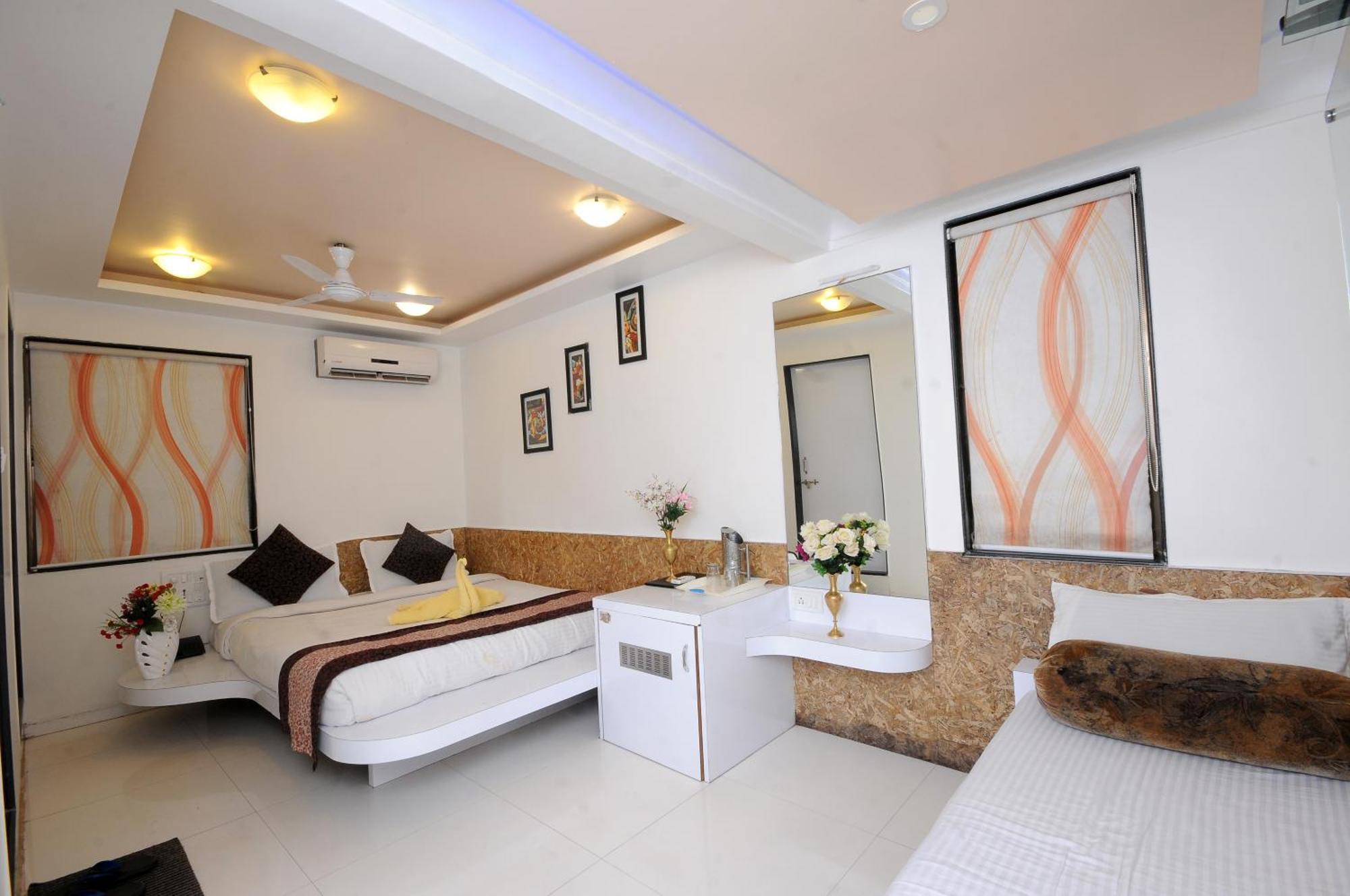 Hotel Vyankatesh & Pure Veg Restaurant Mahābaleshwar Exterior foto