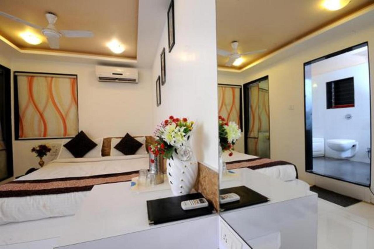 Hotel Vyankatesh & Pure Veg Restaurant Mahābaleshwar Exterior foto