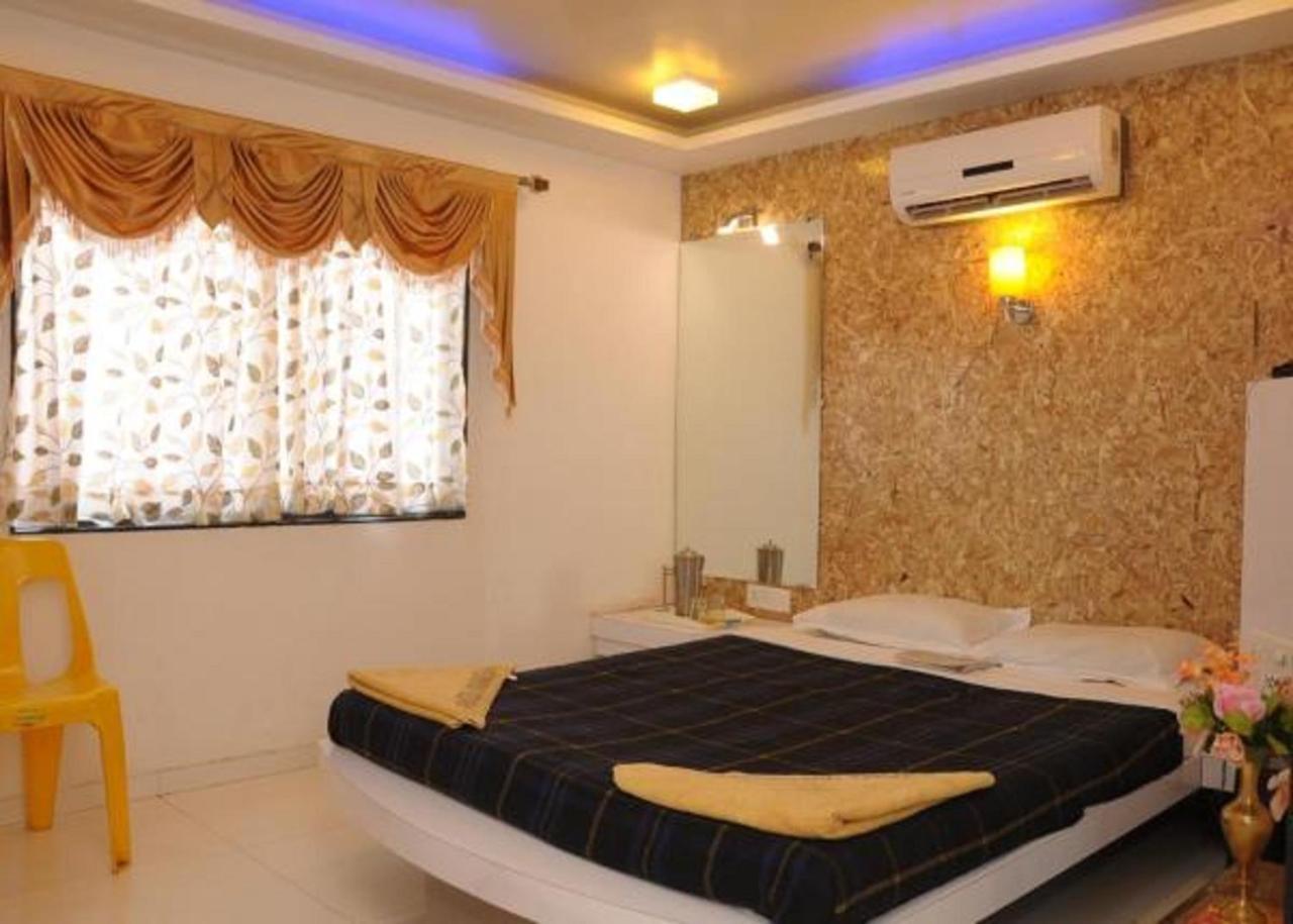 Hotel Vyankatesh & Pure Veg Restaurant Mahābaleshwar Exterior foto